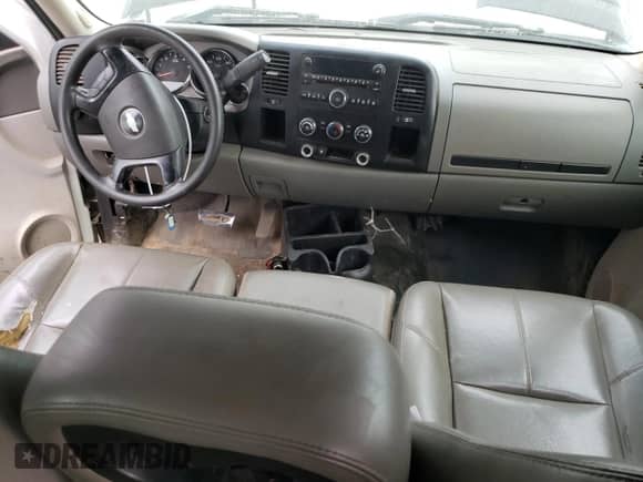 2009 Chevrolet Silverado 2500HD Work Truck z VIN 1GCHC43K59F157421, wystawiony jako Copart lot #73585914 z przebiegiem 243 185 mil mil oraz Szkoda całkowita • Salvage title. Historia ofert i sprzedaży dostępna na DreamBid. Obrazek 8.