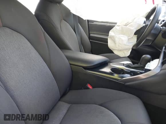 2020 Toyota Camry LE z VIN 4T1L11AKXLU399802, wystawiony jako IAAI lot #43169122 z przebiegiem 86 015 mil mil oraz . Historia ofert i sprzedaży dostępna na DreamBid. Obrazek 5.