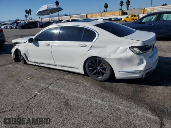 2021 BMW 7 Series 740i z VIN WBA7T2C08MCE56488, wystawiony jako Copart lot #84282705 z przebiegiem 43 186 mil mil oraz Szkoda całkowita • Salvage title. Historia ofert i sprzedaży dostępna na DreamBid. Obrazek 2.