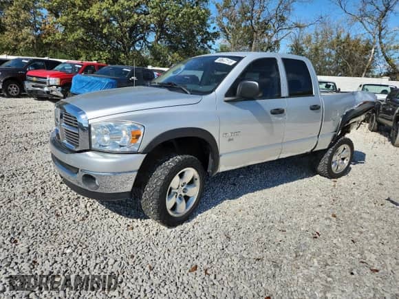 2008 Dodge 1500 SLT z VIN 1D7HU18N58S535117, wystawiony jako Copart lot #85647115 z przebiegiem 241 523 mil mil oraz Nie do naprawy • Non repairable. Historia ofert i sprzedaży dostępna na DreamBid. Obrazek 1.