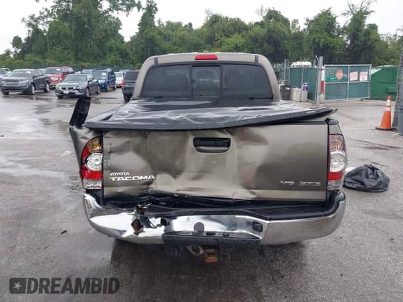 2010 Toyota Tacoma with VIN 3TMLU4EN1AM051034, listed as a IAAI auction lot 43020609 with 224,737 mi miles and . Bid and sale history available at DreamBid. Image 16.