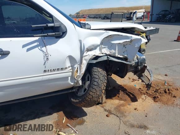 2013 Chevrolet Silverado 1500 LT z VIN 3GCPKSE73DG330355, wystawiony jako IAAI lot #42241946 z przebiegiem Nie podano mil oraz . Historia ofert i sprzedaży dostępna na DreamBid. Obrazek 16.
