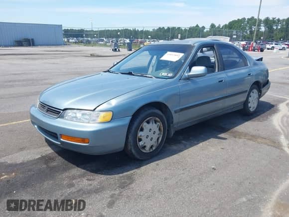 1996 Honda Accord LX z VIN 1HGCD5631TA033556, wystawiony jako IAAI lot #43053893 z przebiegiem 21 874 mil mil oraz . Historia ofert i sprzedaży dostępna na DreamBid. Obrazek 2.