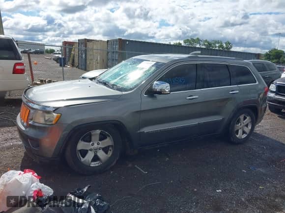 2011 Jeep Grand Cherokee Overland Summit with VIN 1J4RR6GT3BC713812, listed as a IAAI auction lot 42398585 with 208,476 mi miles and . Bid and sale history available at DreamBid. Image 14.