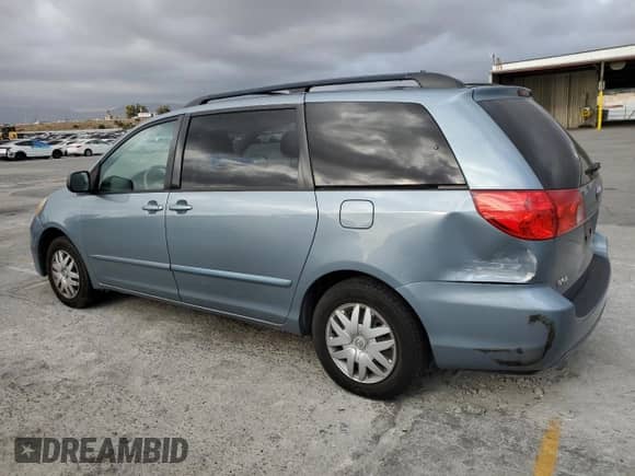 2010 Toyota Sienna CE z VIN 5TDKK4CC9AS341928, wystawiony jako Copart lot #86047675 z przebiegiem 169 006 mil mil oraz Szkoda całkowita • Salvage title. Historia ofert i sprzedaży dostępna na DreamBid. Obrazek 2.