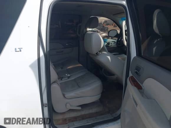 2008 Chevrolet Suburban 3LT z VIN 1GNFK16388J108746, wystawiony jako IAAI lot #41869151 z przebiegiem 274 851 mil mil oraz . Historia ofert i sprzedaży dostępna na DreamBid. Obrazek 8.