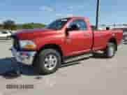 2010 Dodge RAM z VIN 3D7LT2EL4AG153843, wystawiony jako Copart lot #80269915 z przebiegiem 140 896 mil mil oraz Szkoda całkowita • Salvage title. Historia ofert i sprzedaży dostępna na DreamBid. Obrazek 1.