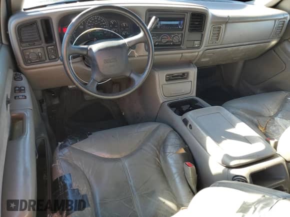 2001 GMC Sierra 1500 SLE with VIN 2GTEC19T811172847, listed as a Copart auction lot 82393655 with 256,488 mi miles and Clean title. Bid and sale history available at DreamBid. Image 8.