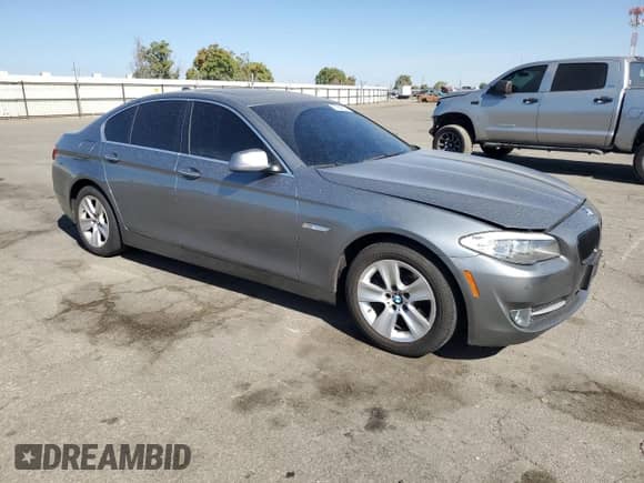 2012 BMW 5 Series 528i с VIN WBAXG5C59CDW24145, выставлен на аукционе Copart как лот 70384985 с пробегом 113 626 миль миль и Списание • Salvage title. История ставок и продаж доступна на DreamBid. Изображение 4.