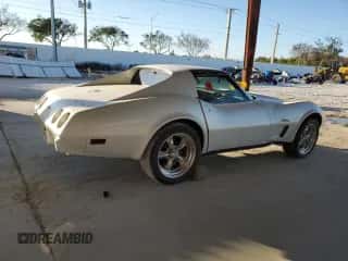 1976 Chevrolet Corvette с VIN 1Z37L6S446477, выставлен на аукционе Copart как лот 81751514 с пробегом 1 992 миль миль и Чистый • Clean title. История ставок и продаж доступна на DreamBid. Изображение 3.
