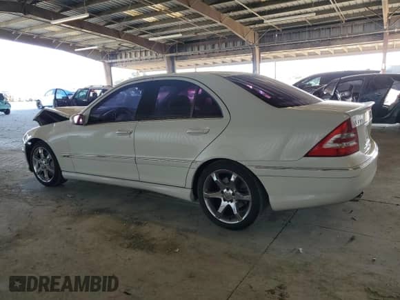2007 Mercedes-Benz C 230 Sport with VIN WDBRF52H27A950367, listed as a Copart auction lot 81101475 with 204,999 mi miles and Salvage title. Bid and sale history available at DreamBid. Image 2.