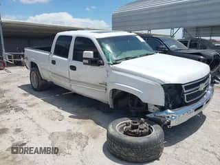 2006 Chevrolet Silverado 2500HD LT3 с VIN 1GCHK23D36F178398, выставлен на аукционе IAAI как лот 42692716 с пробегом 237 790 миль миль и . История ставок и продаж доступна на DreamBid. Изображение 1.