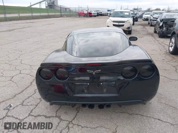 2008 Chevrolet Corvette Z06 с VIN 1G1YY26EX85122916, выставлен на аукционе IAAI как лот 41948110 с пробегом 56 201 миль миль и . История ставок и продаж доступна на DreamBid. Изображение 17.