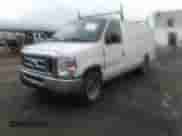 2012 Ford Econoline Cargo Commercial z VIN 1FTNS1EW5CDB06007, wystawiony jako IAAI lot #42448570 z przebiegiem 208 098 mil mil oraz . Historia ofert i sprzedaży dostępna na DreamBid. Obrazek 2.