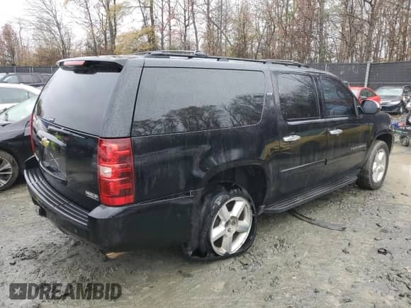 2008 Chevrolet Suburban LTZ with VIN 1GNFK16YX8R122709, listed as a Copart auction lot 78791524 with 265,847 mi miles and Salvage title. Bid and sale history available at DreamBid. Image 3.
