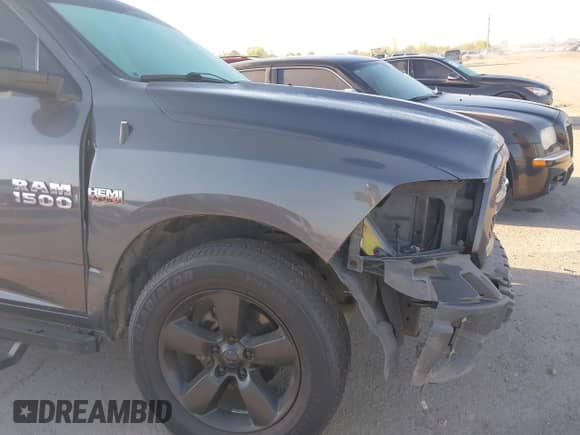 2018 Ram 1500 Express z VIN 1C6RR7FT5JS198871, wystawiony jako IAAI lot #41876526 z przebiegiem 110 805 mil mil oraz . Historia ofert i sprzedaży dostępna na DreamBid. Obrazek 19.