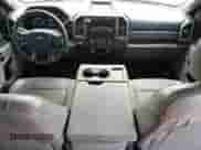 2018 Ford F-250 XL z VIN 1FT7W2A67JEC45748, wystawiony jako Copart lot #54447895 z przebiegiem 189 511 mil mil oraz Czysty tytuł • Clean title. Historia ofert i sprzedaży dostępna na DreamBid. Obrazek 8.