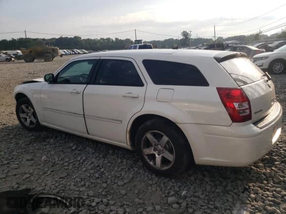 2008 Dodge Magnum SXT with VIN 2D4FV37V68H242364, listed as a Copart auction lot 67796624 with 232,497 mi miles and Salvage title. Bid and sale history available at DreamBid. Image 2.