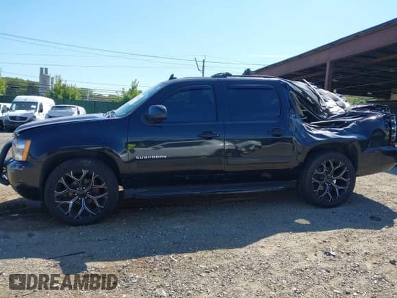 2013 Chevrolet Suburban LT z VIN 1GNSKJE78DR167388, wystawiony jako IAAI lot #43192168 z przebiegiem 84 463 mil mil oraz . Historia ofert i sprzedaży dostępna na DreamBid. Obrazek 14.