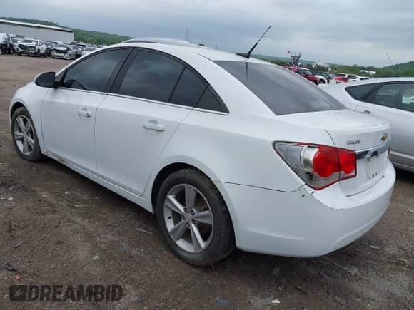 2013 Chevrolet Cruze 2LT z VIN 1G1PE5SB0D7320677, wystawiony jako IAAI lot #42141578 z przebiegiem Nie podano mil oraz . Historia ofert i sprzedaży dostępna na DreamBid. Obrazek 3.