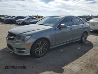 2013 Mercedes-Benz C 250 Sport с VIN WDDGF4HBXDR299479, выставлен на аукционе Copart как лот 82237575 с пробегом 142 151 миль миль и Чистый • Clean title. История ставок и продаж доступна на DreamBid. Изображение 1.