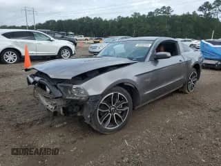 2014 Ford Mustang GT z VIN 1ZVBP8CF0E5330148, wystawiony jako Copart lot #60480545 z przebiegiem Nie podano mil oraz Szkoda całkowita • Salvage title. Historia ofert i sprzedaży dostępna na DreamBid. Obrazek 1.