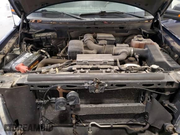 2009 Ford F-150 XL z VIN 1FTPX14V49FA28139, wystawiony jako Copart lot #84878225 z przebiegiem 116 459 mil mil oraz Czysty tytuł • Clean title. Historia ofert i sprzedaży dostępna na DreamBid. Obrazek 11.