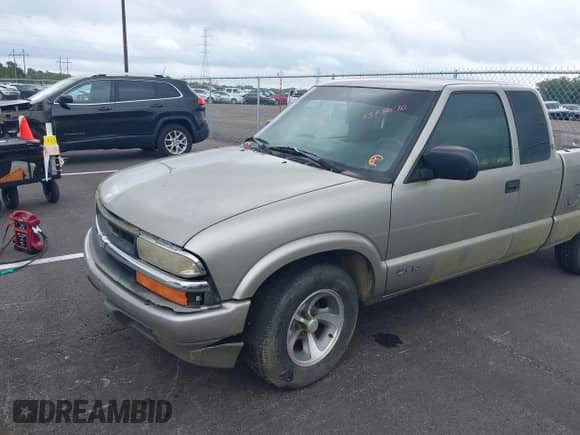 1998 Chevrolet S-10 LS с VIN 1GCCS1948W8225697, выставлен на аукционе IAAI как лот 43286170 с пробегом 238 827 миль миль и . История ставок и продаж доступна на DreamBid. Изображение 2.