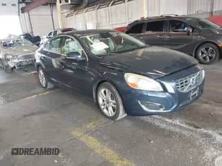2013 Volvo S60 T5 с VIN YV1612FH9D2184973, выставлен на аукционе IAAI как лот 43136800 с пробегом 106 699 миль миль и . История ставок и продаж доступна на DreamBid. Изображение 1.
