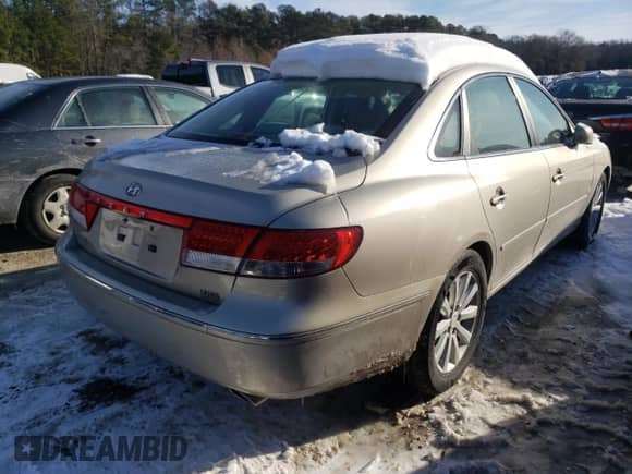 2009 Hyundai Azera GLS with VIN KMHFC46D69A352585, listed as a Copart auction lot 41374665 with 107,264 mi miles and Salvage title. Bid and sale history available at DreamBid. Image 3.