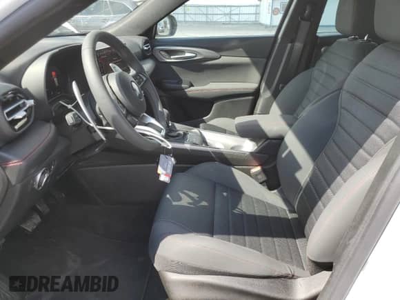 2024 Dodge Hornet R/T z VIN ZACPDFCW3R3A30341, wystawiony jako Copart lot #65537064 z przebiegiem 8 588 mil mil oraz Czysty tytuł • Clean title. Historia ofert i sprzedaży dostępna na DreamBid. Obrazek 7.