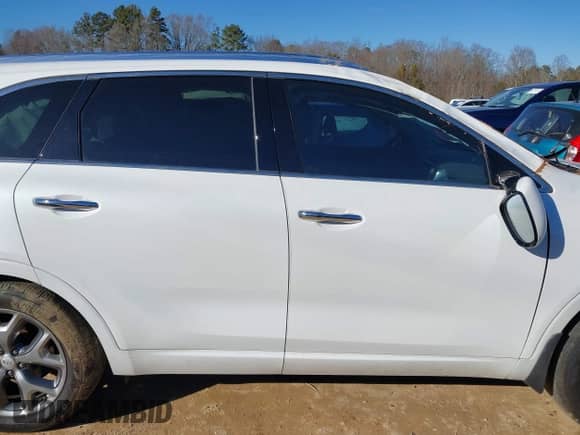 2017 Kia Sorento SXL z VIN 5XYPK4A5XHG314075, wystawiony jako IAAI lot #41368155 z przebiegiem 111 512 mil mil oraz . Historia ofert i sprzedaży dostępna na DreamBid. Obrazek 13.