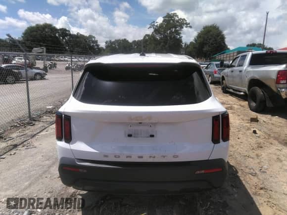 2022 Kia Sorento LX with VIN 5XYRG4LCXNG132653, listed as a IAAI auction lot 42981166 with 64,572 mi miles and . Bid and sale history available at DreamBid. Image 16.