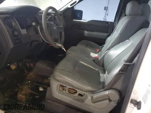 2012 Ford F-150 XL z VIN 1FTMF1CM7CKD75378, wystawiony jako Copart lot #70924675 z przebiegiem 267 957 mil mil oraz Szkoda całkowita • Salvage title. Historia ofert i sprzedaży dostępna na DreamBid. Obrazek 7.