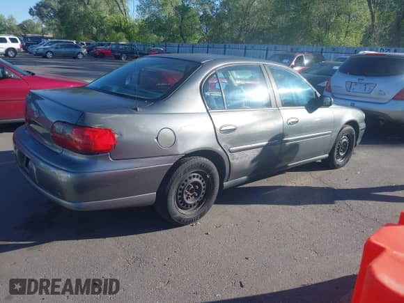 2005 Chevrolet Malibu Classic z VIN 1G1ND52F25M171916, wystawiony jako IAAI lot #42192421 z przebiegiem 165 936 mil mil oraz . Historia ofert i sprzedaży dostępna na DreamBid. Obrazek 4.