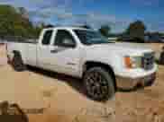 2010 GMC Sierra 1500 z VIN 1GTSKVE03AZ241430, wystawiony jako Copart lot #82417815 z przebiegiem 379 729 mil mil oraz Szkoda całkowita • Salvage title. Historia ofert i sprzedaży dostępna na DreamBid. Obrazek 4.