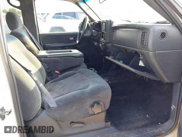 2002 Chevrolet Silverado 1500HD LT z VIN 1GCGC13U12F157093, wystawiony jako IAAI lot #43224507 z przebiegiem 226 026 mil mil oraz . Historia ofert i sprzedaży dostępna na DreamBid. Obrazek 5.