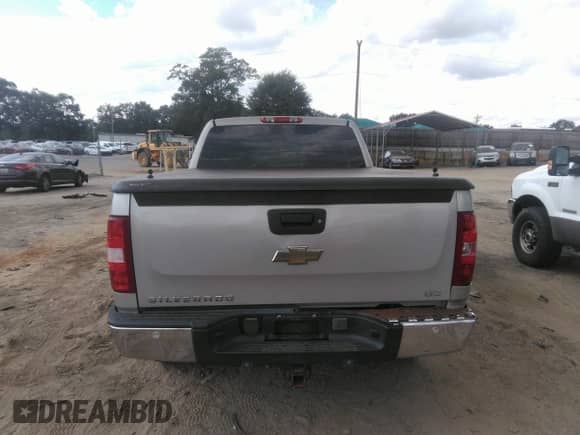2007 Chevrolet Silverado 1500 Work Truck с VIN 1GCEK19J37Z550316, выставлен на аукционе IAAI как лот 43279859 с пробегом 172 892 миль миль и . История ставок и продаж доступна на DreamBid. Изображение 16.