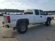 2003 Chevrolet Silverado 2500HD LT z VIN 1GCHK29G83E125196, wystawiony jako Copart lot #55274115 z przebiegiem 307 475 mil mil oraz Szkoda całkowita • Salvage title. Historia ofert i sprzedaży dostępna na DreamBid. Obrazek 3.