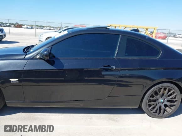 2011 BMW 3 Series 335i xDrive z VIN WBAKF9C57BE262345, wystawiony jako IAAI lot #43428669 z przebiegiem 127 610 mil mil oraz . Historia ofert i sprzedaży dostępna na DreamBid. Obrazek 14.