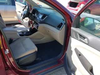 2017 Hyundai Tucson SE с VIN KM8J23A46HU596099, выставлен на аукционе IAAI как лот 43397081 с пробегом 142 256 миль миль и . История ставок и продаж доступна на DreamBid. Изображение 5.