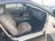 2010 Ford Mustang V6 z VIN 1ZVBP8AN3A5160730, wystawiony jako IAAI lot #43323627 z przebiegiem 193 185 mil mil oraz . Historia ofert i sprzedaży dostępna na DreamBid. Obrazek 5.