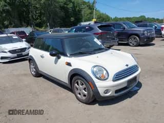2009 MINI Hardtop with VIN WMWMF33519TU70832, listed as a IAAI auction lot 42902421 with 88,144 mi miles and . Bid and sale history available at DreamBid. Image 1.