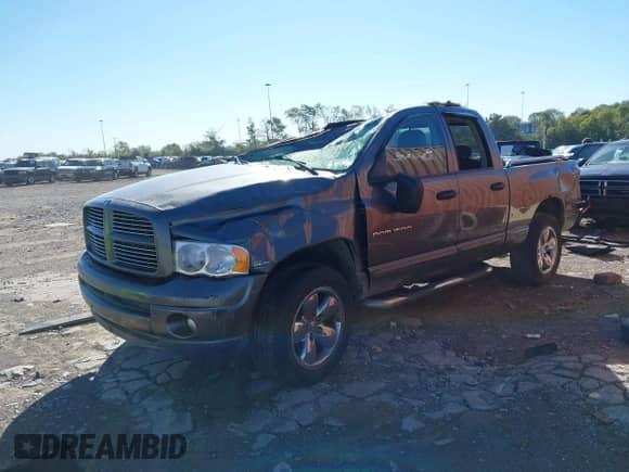 2005 Dodge 1500 SLT с VIN 1D7HU18D45S154443, выставлен на аукционе IAAI как лот 43463136 с пробегом 216 808 миль миль и . История ставок и продаж доступна на DreamBid. Изображение 2.