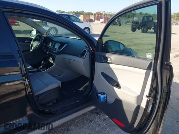 2018 Hyundai Tucson SEL с VIN KM8J33A40JU671964, выставлен на аукционе IAAI как лот 43474515 с пробегом 145 971 миль миль и . История ставок и продаж доступна на DreamBid. Изображение 5.