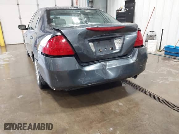 2007 Honda Accord EX-L with VIN 1HGCM56877A139771, listed as a IAAI auction lot 43265655 with 194,324 mi miles and . Bid and sale history available at DreamBid. Image 6.