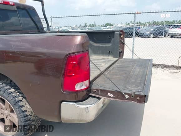 2013 Ram 1500 с VIN 1C6RR6LP5DS679466, выставлен на аукционе IAAI как лот 42413665 с пробегом 173 146 миль миль и . История ставок и продаж доступна на DreamBid. Изображение 18.