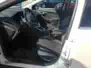 2013 Ford Focus Titanium z VIN 1FADP3N25DL151063, wystawiony jako Copart lot #84240975 z przebiegiem 154 686 mil mil oraz Szkoda całkowita • Salvage title. Historia ofert i sprzedaży dostępna na DreamBid. Obrazek 7.