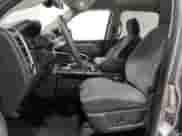 2023 Ram 1500 SLT z VIN 1C6RR6LG4PS564930, wystawiony jako Copart lot #89668875 z przebiegiem 52 085 mil mil oraz Czysty tytuł • Clean title. Historia ofert i sprzedaży dostępna na DreamBid. Obrazek 7.