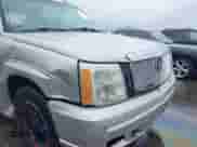 2005 Cadillac Escalade EXT z VIN 3GYEK62N85G128074, wystawiony jako IAAI lot #42322162 z przebiegiem 301 223 mil mil oraz . Historia ofert i sprzedaży dostępna na DreamBid. Obrazek 6.